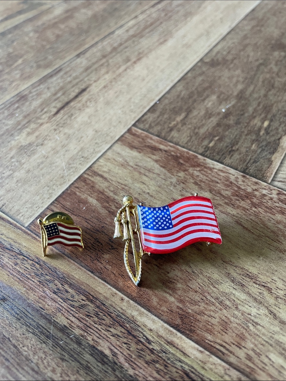Patriotic American Flag Lapel Pin - Gold Tone